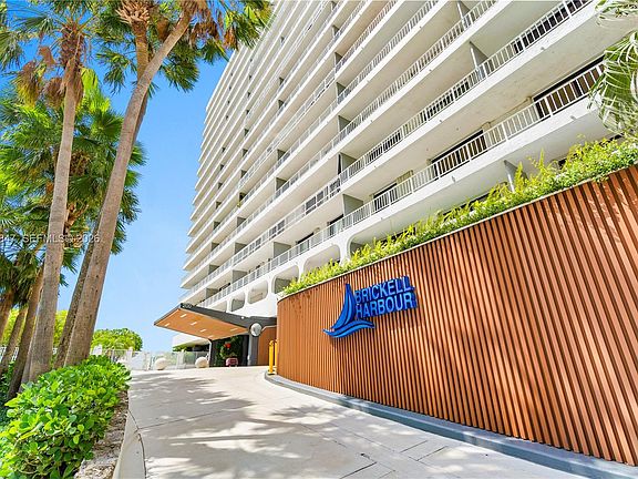 4th image of 200 SE 15th Rd APT 5D