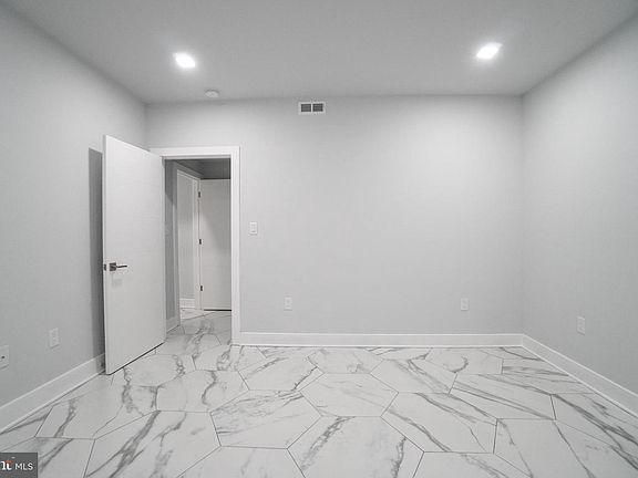 4th image of 4303 Fairmount Ave #2