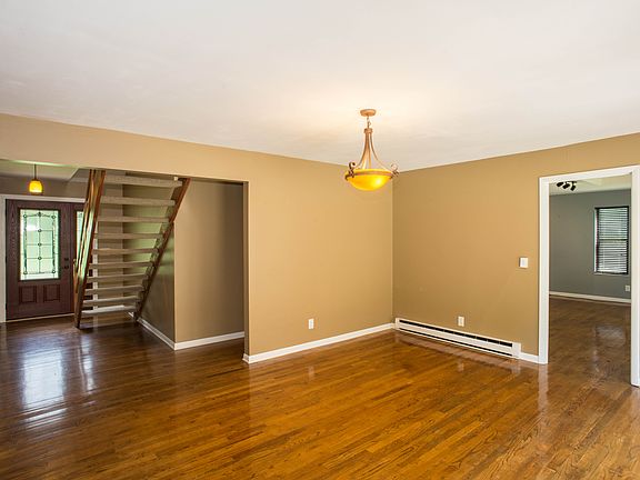 3rd image of 6743 Oak Bark Dr