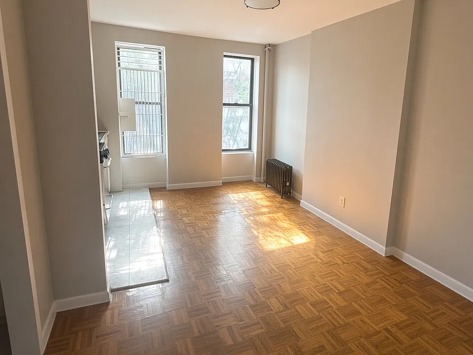 544 W 50th St #5RW