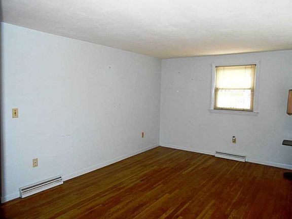 5th image of 194 Vincent Ave
