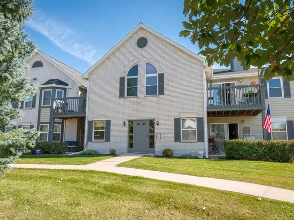 N25W24069 River Park DRIVE #9, Pewaukee, WI 53072