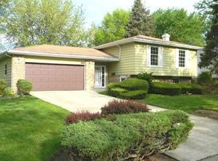 2036 Briarcliffe Blvd, Wheaton, IL 60189