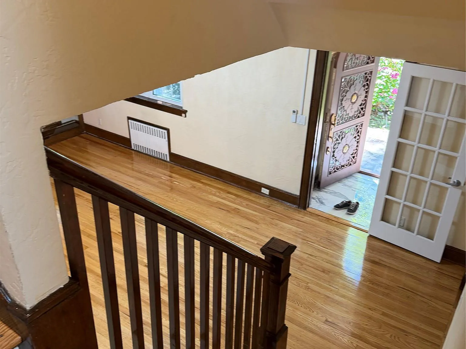 3 bed, 2.0 bath, 1832 sqft, $5,800 — Photo 4