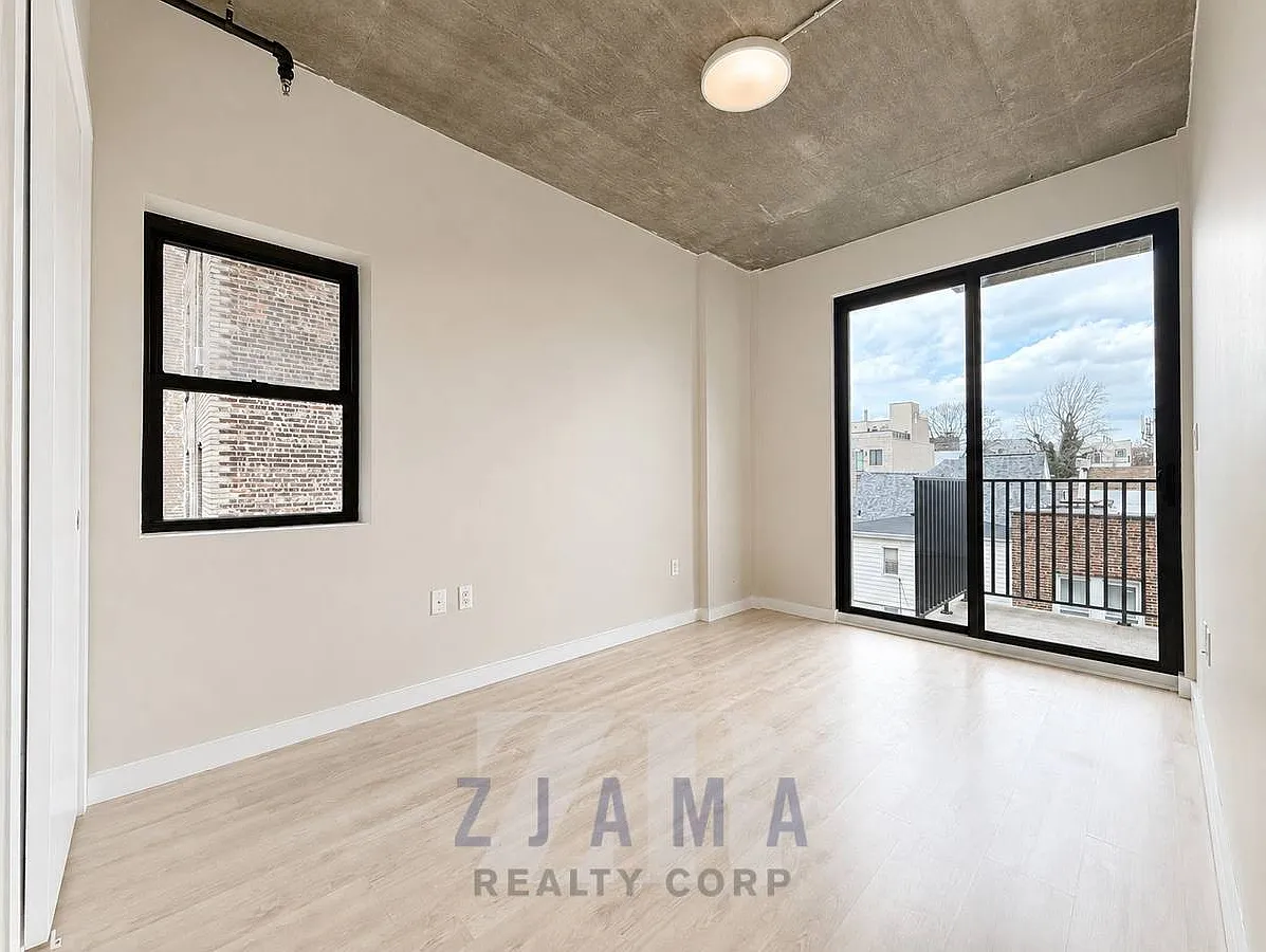 293 Hawthorne Street — Photo 3