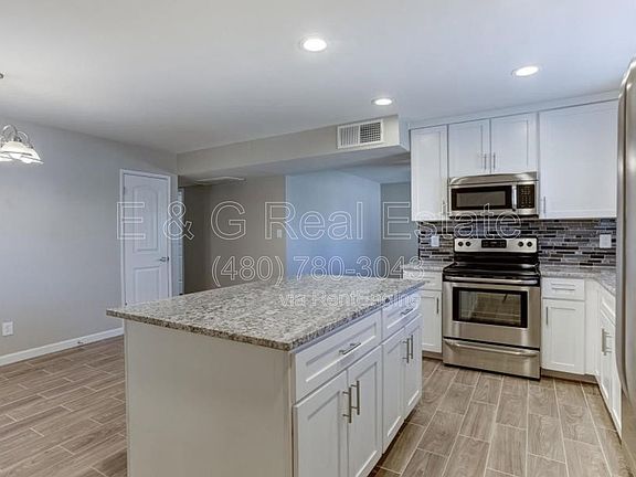 4th image of 1527 W Huntington Dr