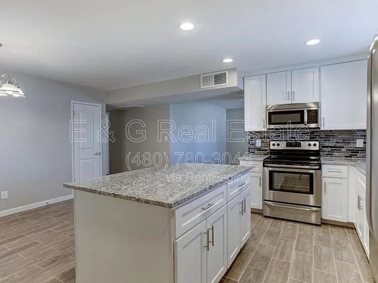1527 W Huntington Dr — Photo 4