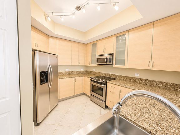 3rd image of 2625 NE 14th Avenue NE #406