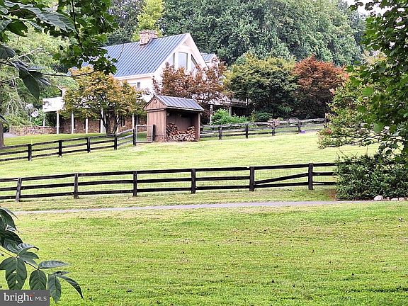 3rd image of 9078 Knoll Run Ln