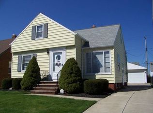 6822 Farnsworth Dr, Parma, OH 44129