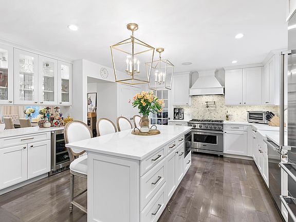 4th image of 6 Dawnwood Ln