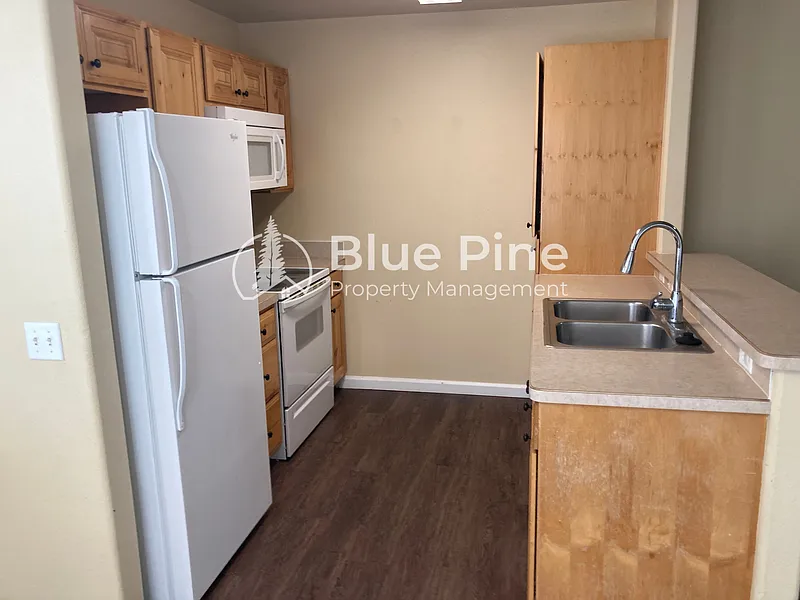 3 bed, 2.0 bath, 1156 sqft, $1,350 — Photo 3