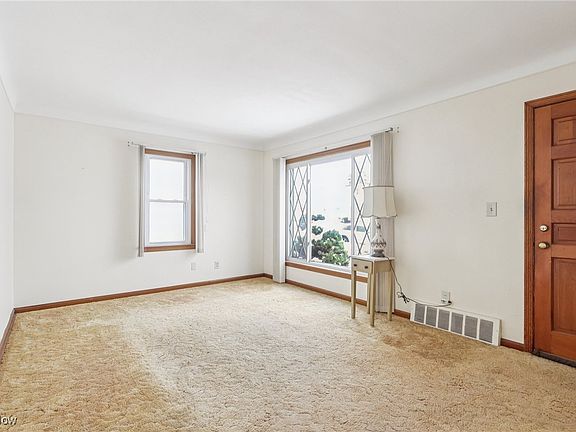 4th image of 13308 York Blvd
