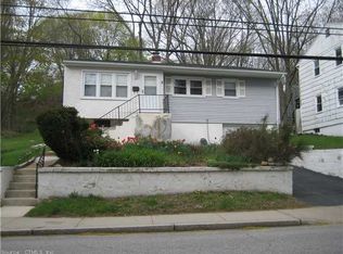 297 Bayonet St, New London, CT 06320