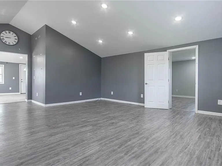 14530 Dodge Ave — Photo 18