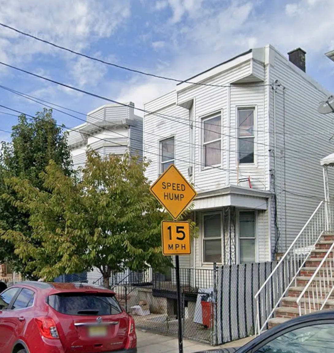 3 bed, 1000 sqft, $2,850 — Photo 1