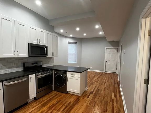 3rd image of 2011 N California Ave #1R