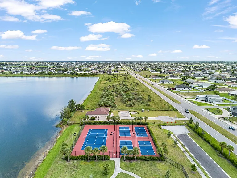 425 Coral Reef Pl — Photo 22