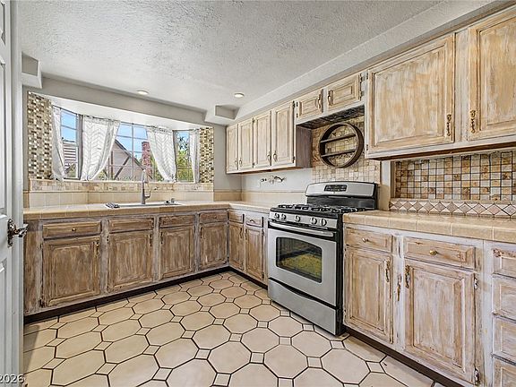 2nd image of 3979 Salisbury Pl