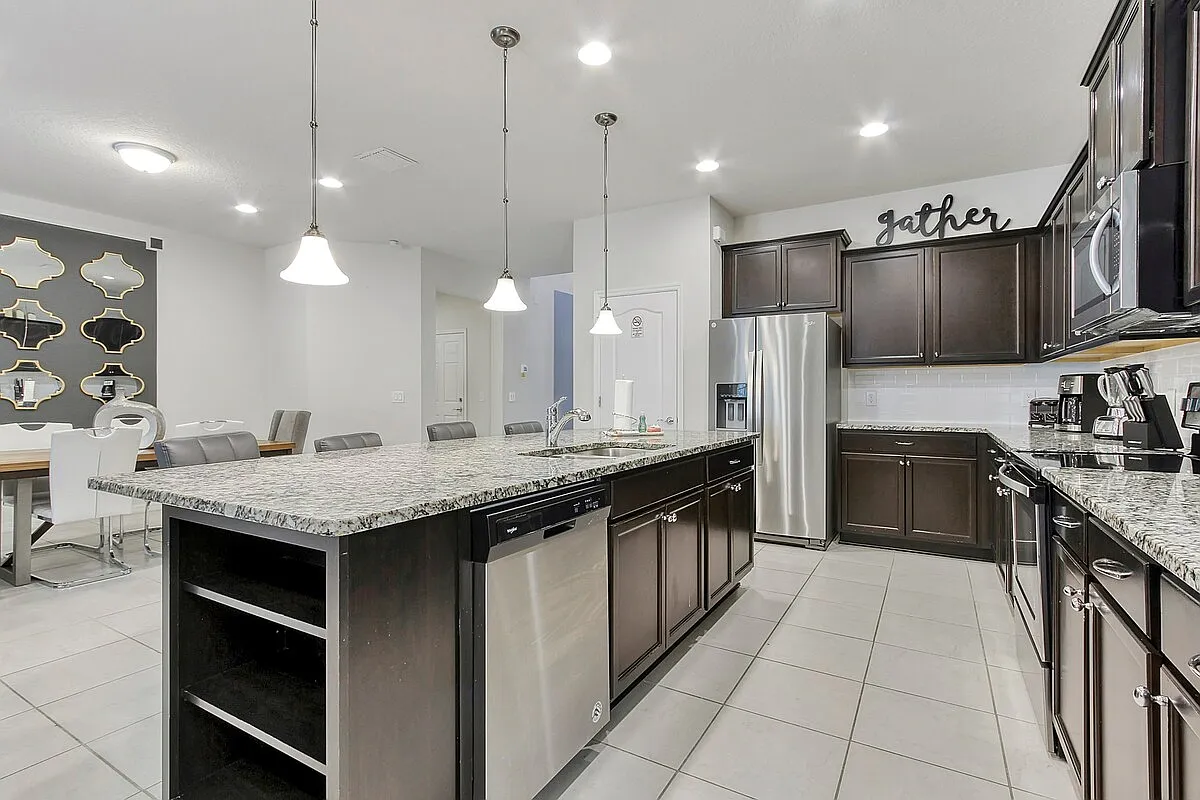8 bed, $7,000 — Photo 3