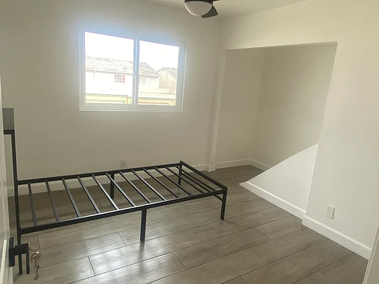 155 S Wilmington Ave — Photo 1