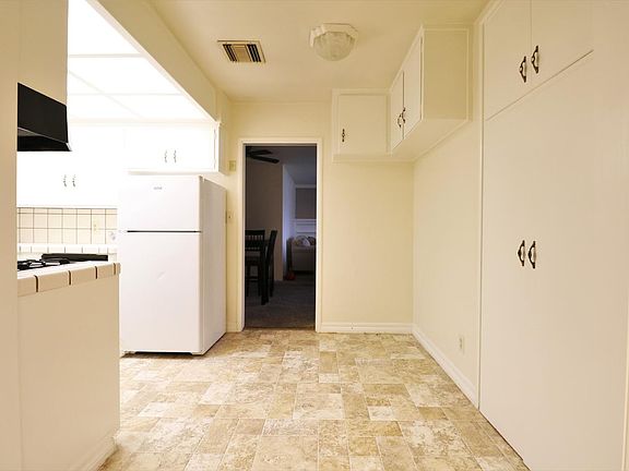 5th image of 1217 S Divisadero St