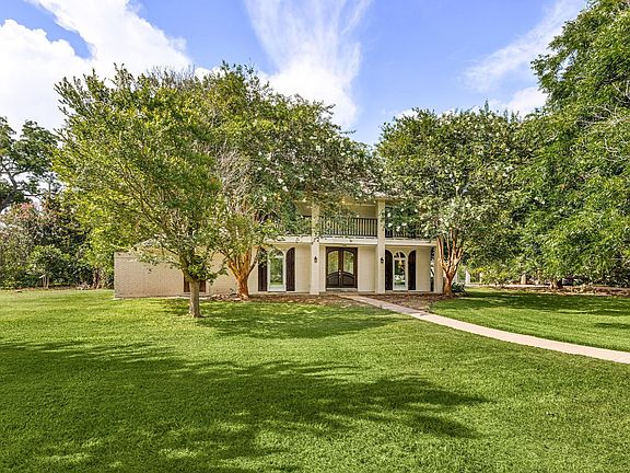 4th image of 215 Caleta Cir