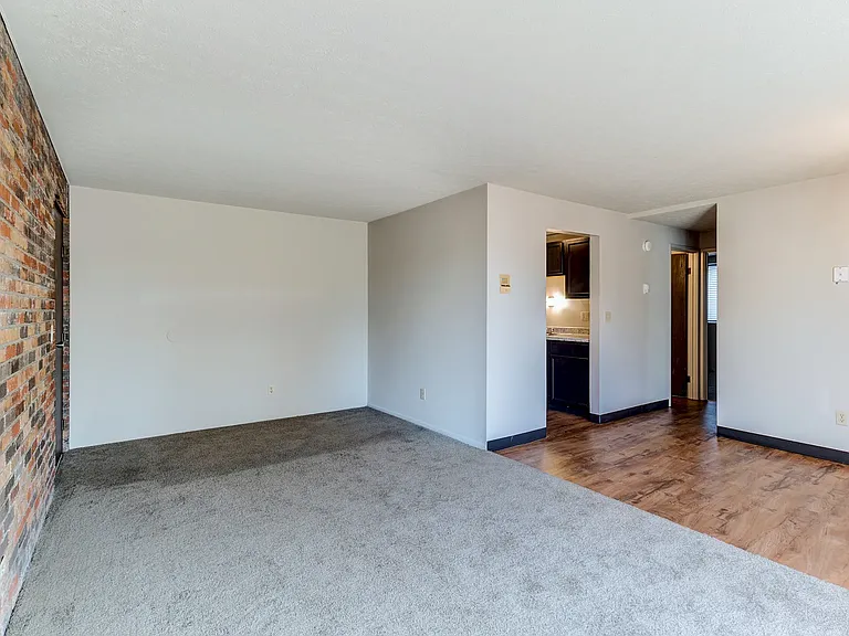 Stoneridge West Apartments — Photo 21