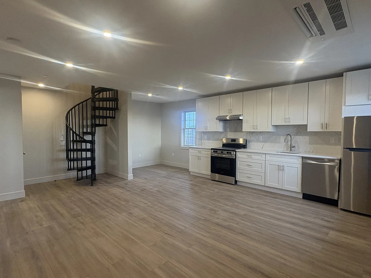 3 bed, 1200 sqft, $3,800 — Photo 1