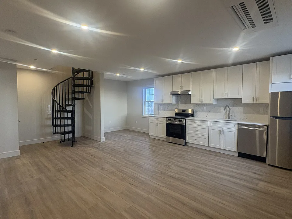 512 Beach 130 St #3A