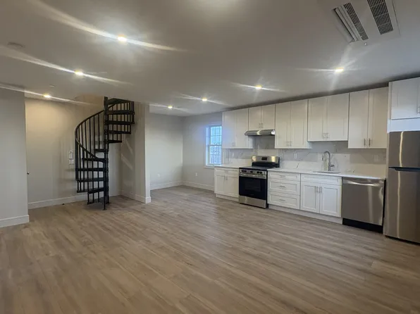 512 Beach 130 St #3A, Rockaway Park, NY 11694