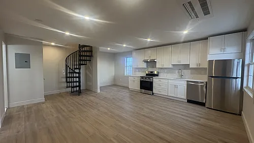 512 Beach 130 St Photo 1