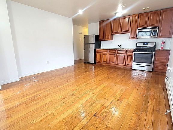 3rd image of 6904 Beach Channel Dr #1