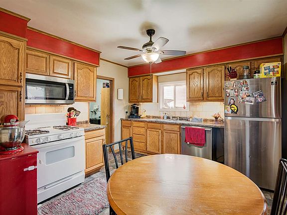 5th image of 417 Margaret St