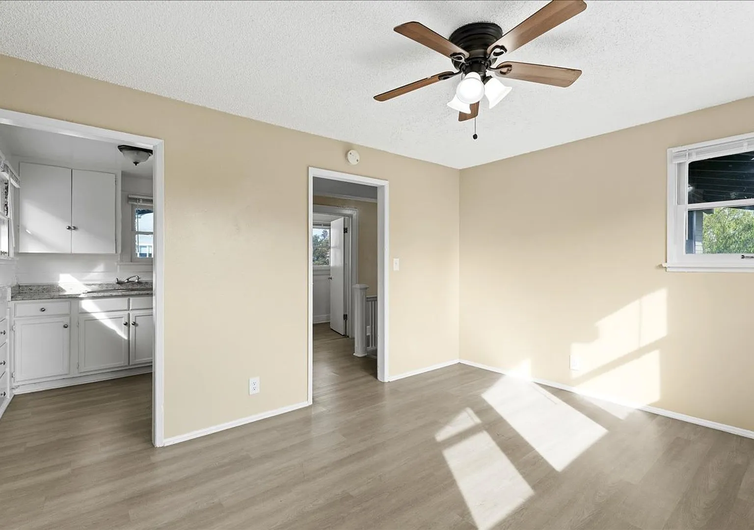 Beautiful One Bedroom Apartment! — Photo 1