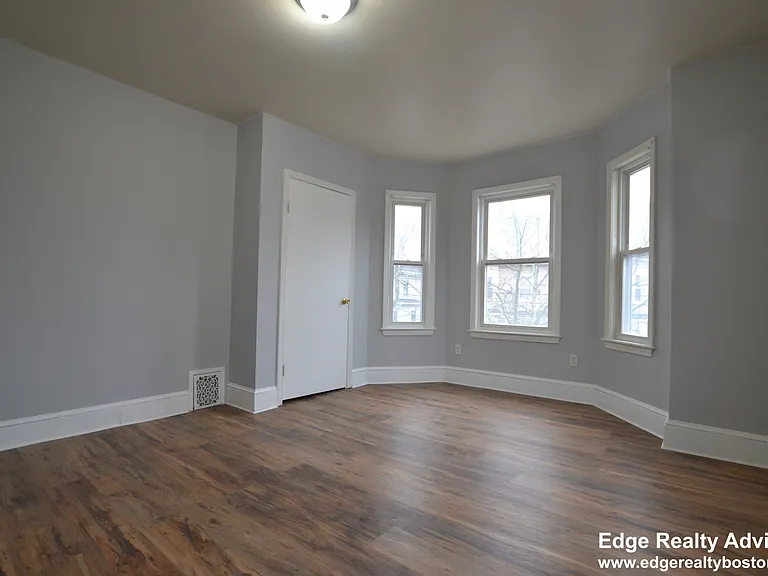 50 Lowell St — Photo 5
