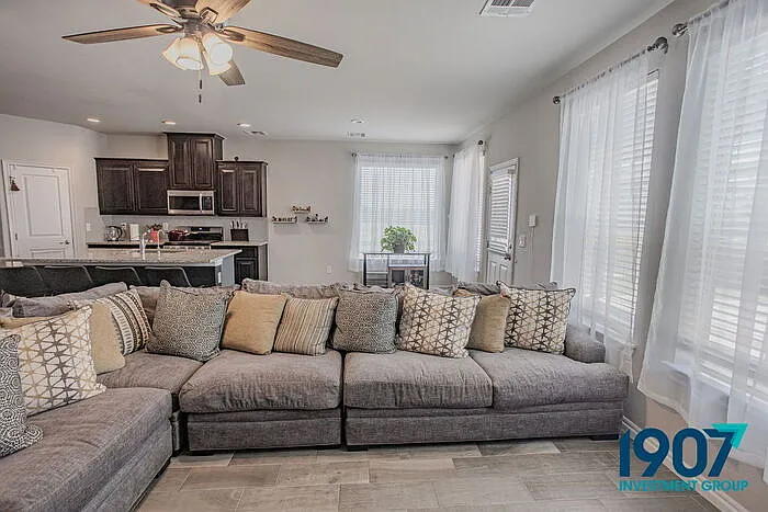 2501 Caden Ct — Photo 6