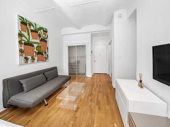 4th image of 720 Greenwich St APT 3L