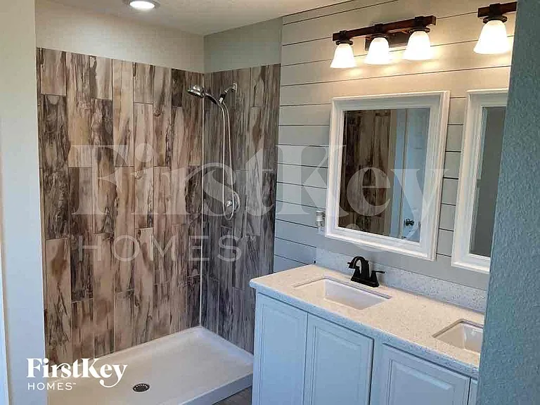 121 Alexandria Cir — Photo 10