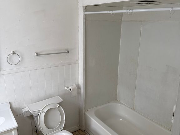 5th image of 403 W Jefferson St #403