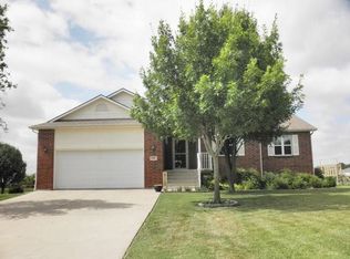 709 E 35th Ave, Winfield, KS 67156