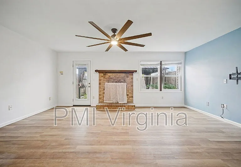 1651 Mantane Arch — Photo 4