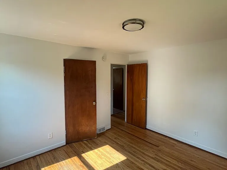 33 Van Olinda St — Photo 12