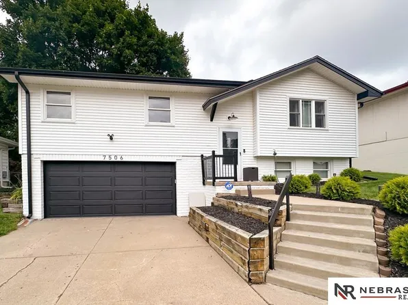 7506 Ivy Lane Dr, La Vista, NE 68128