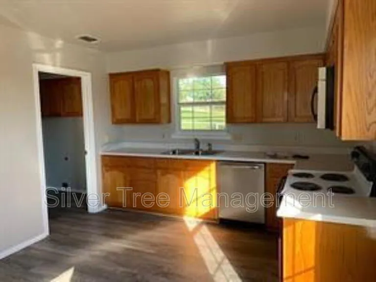 300 Private Road 4382 — Photo 3