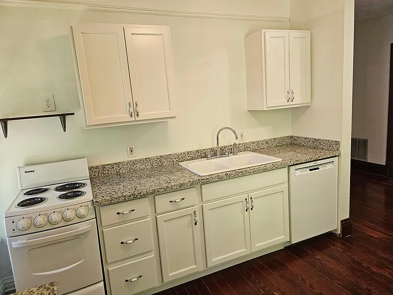 309 NE Graham St #A — Photo 15