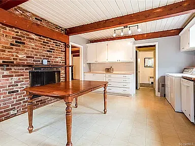 4 bed, 2.5 bath, 2406 sqft, $4,200 — Photo 4