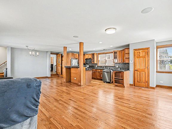 5th image of 4440 N La Crosse Ave