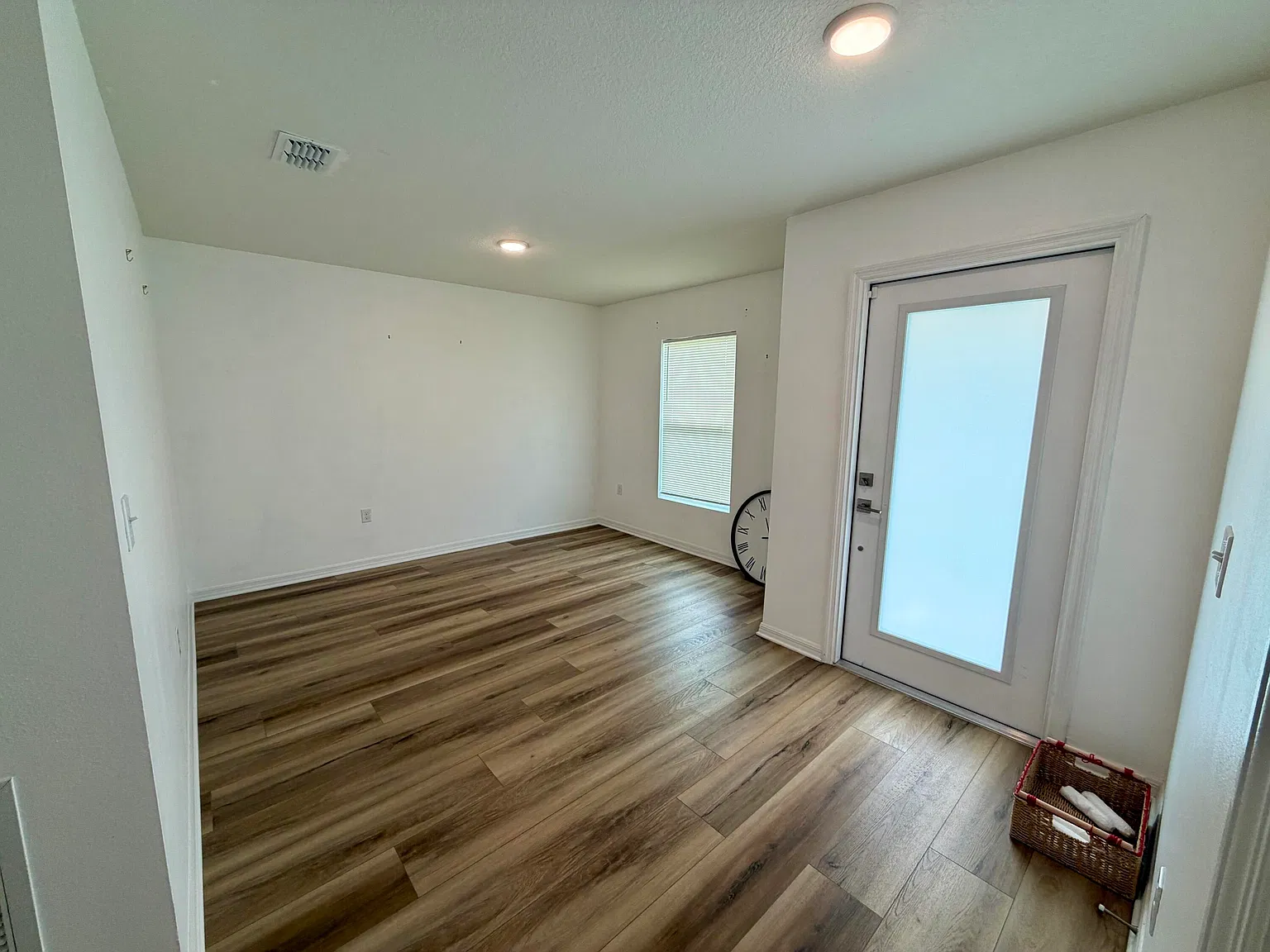 4 bed, 2.0 bath, 1806 sqft, $2,600 — Photo 4