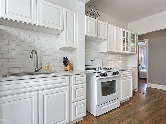4th image of 2837.5 N Sawyer Ave #2W
